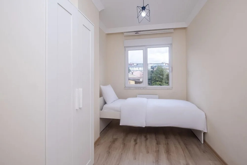 Стамбул: Modern and Central Flat With Balcony in Maltepe