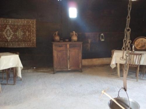 Цагери: Kinchkha Wood House
