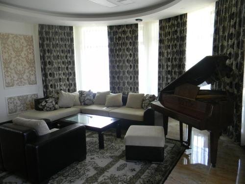 Батуми: Villa Qero