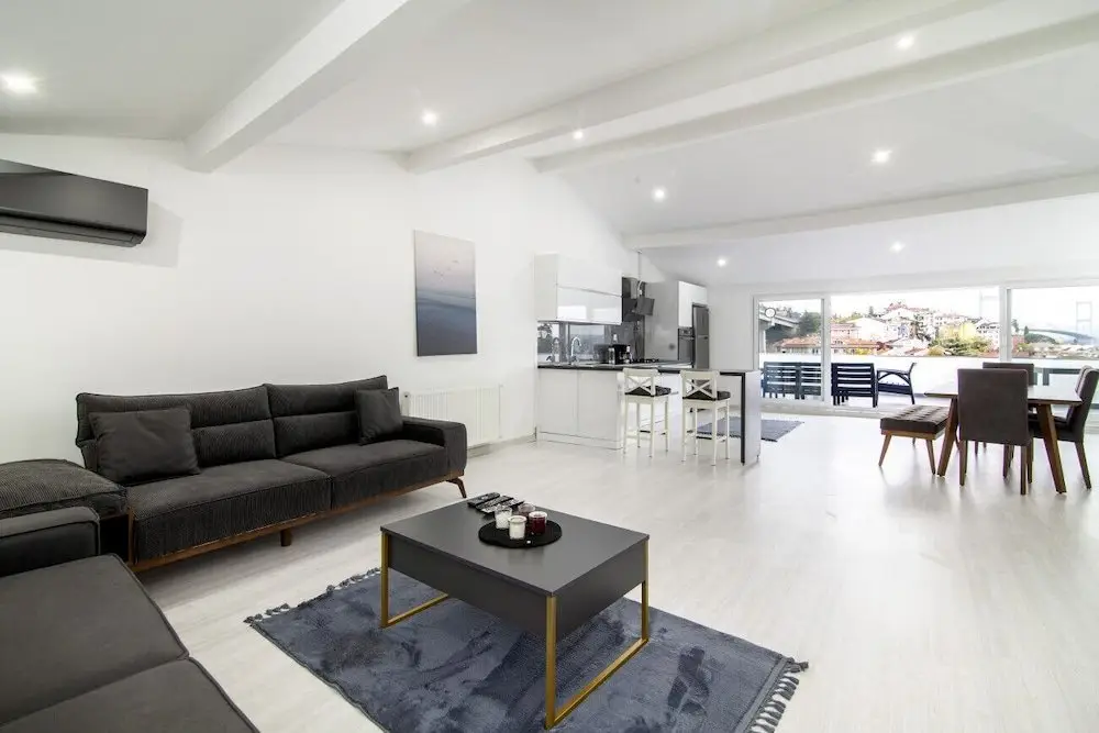 Стамбул: Sleek House With a Lovely Terrace in Besiktas