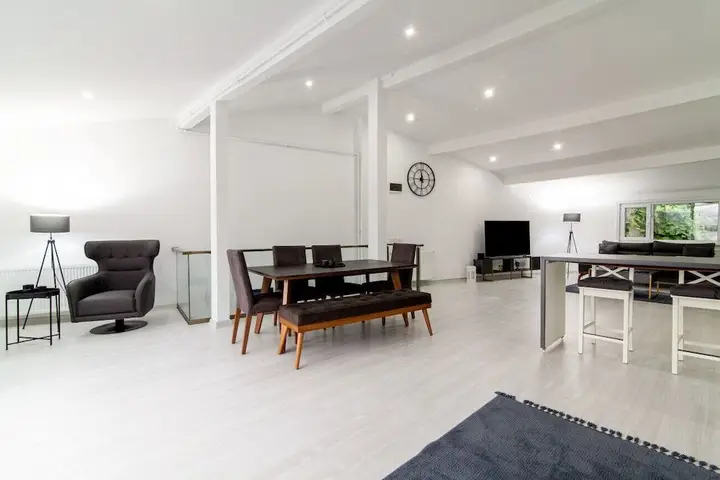 Стамбул: Sleek House With a Lovely Terrace in Besiktas