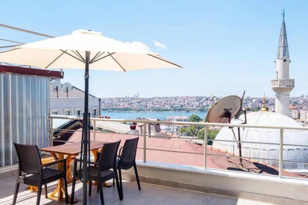 Central Flat With a Shared Terrace in Beyoglu — фото 1
