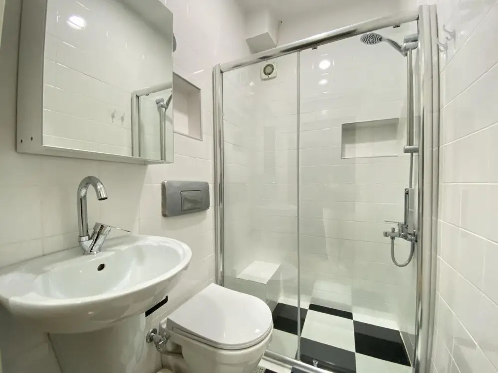 Стамбул: Central Flat With a Shared Terrace in Beyoglu