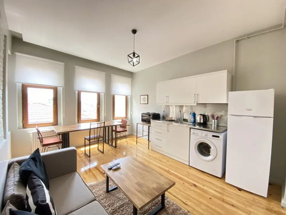 Стамбул: Central Flat With a Shared Terrace in Beyoglu