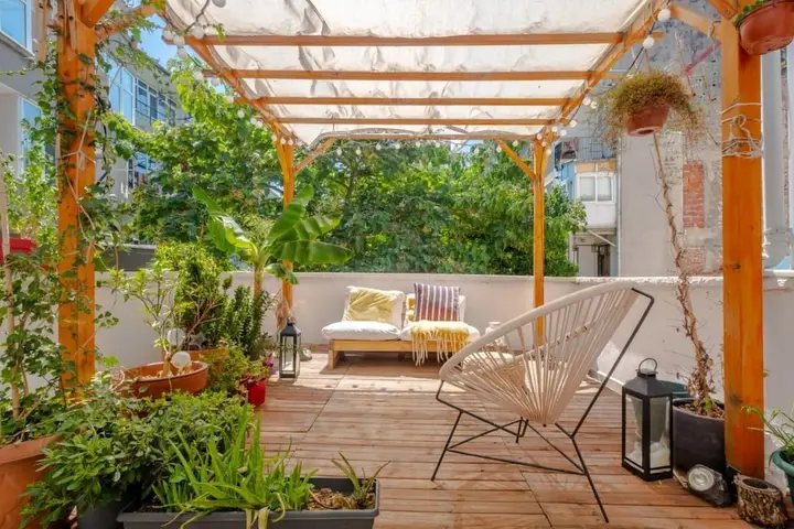 Стамбул: Eclectic Flat Near Metro With Terrace in Kadikoy