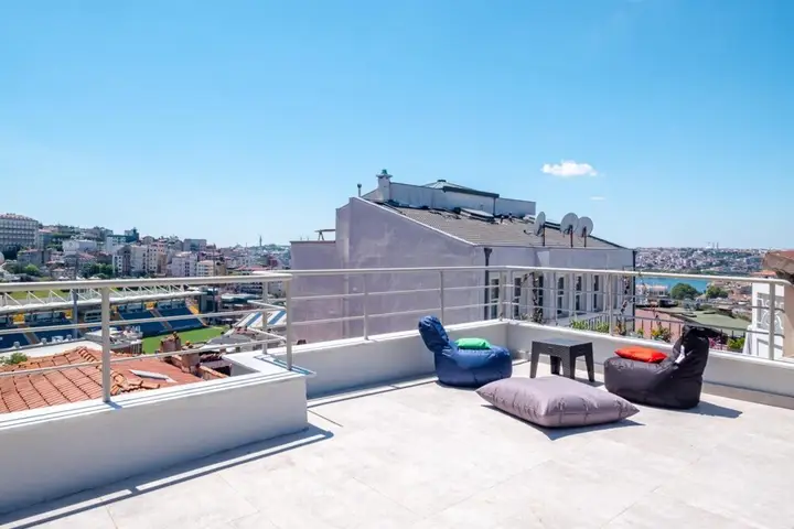 Стамбул: Flat With Balcony Near Flower Passage in Beyoglu