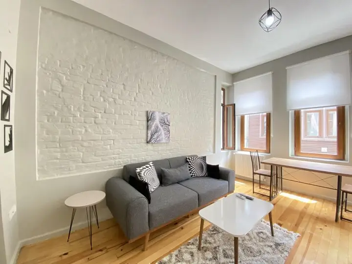 Стамбул: Flat With Balcony Near Flower Passage in Beyoglu