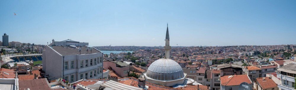 Стамбул: Flat With Balcony Near Flower Passage in Beyoglu
