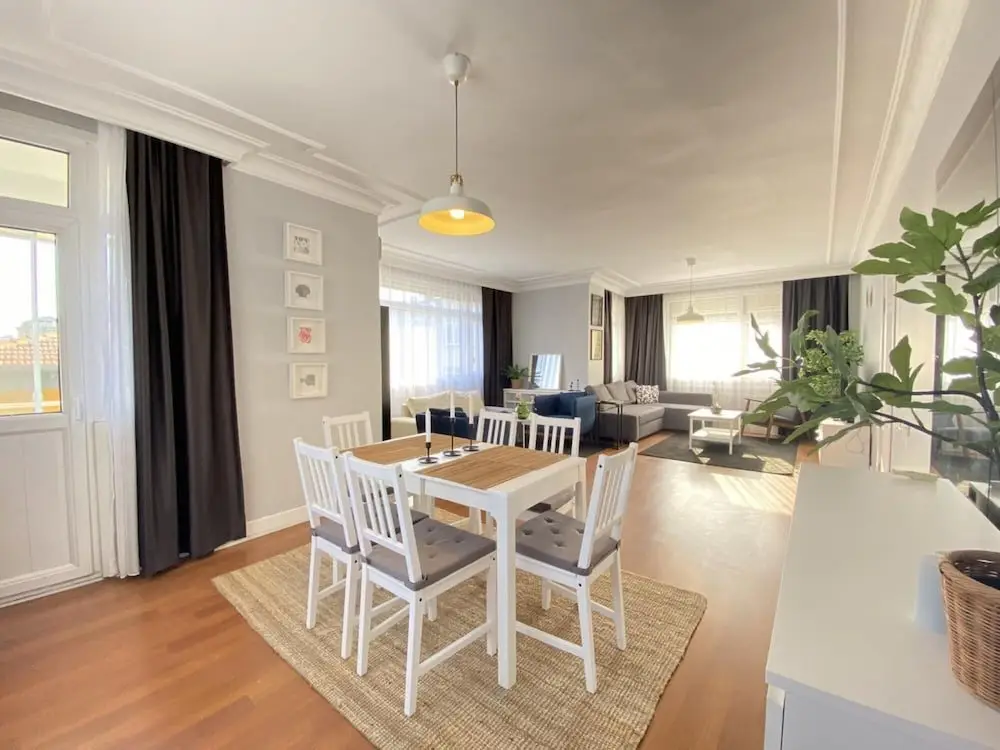 Стамбул: Missafir Sleek Flat With Balcony on Bagdat Street