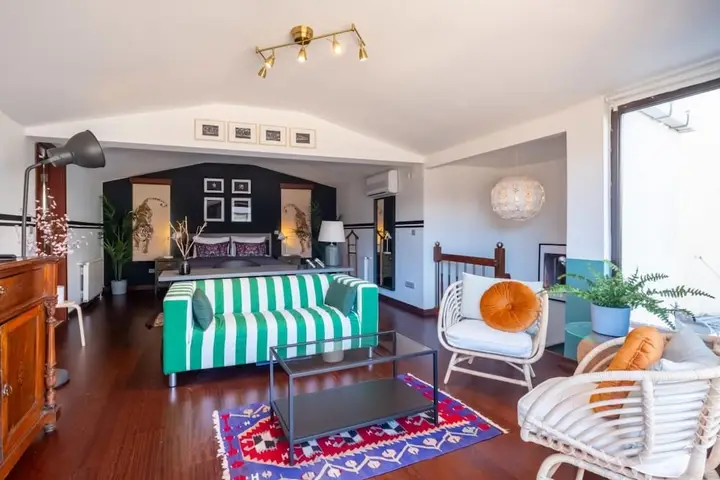 Стамбул: Missafir Flat With Terrace Near Istiklal Street