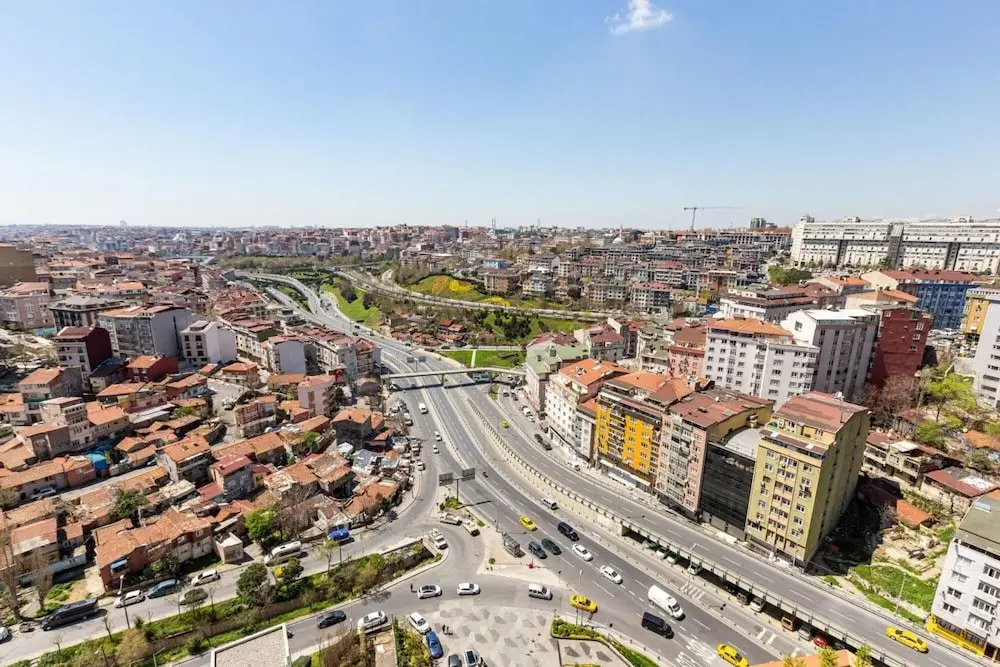 Стамбул: Cozy Flat With City View and Balcony in Sisli