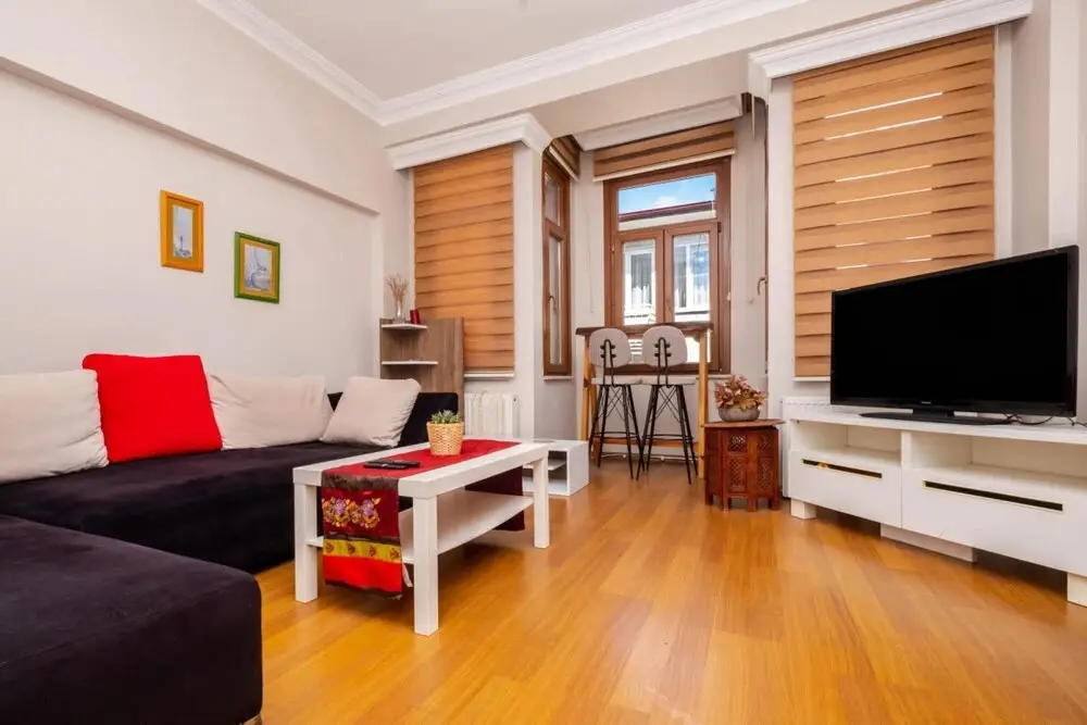 Стамбул: Authentic Central Flat With Bay Window in Besiktas