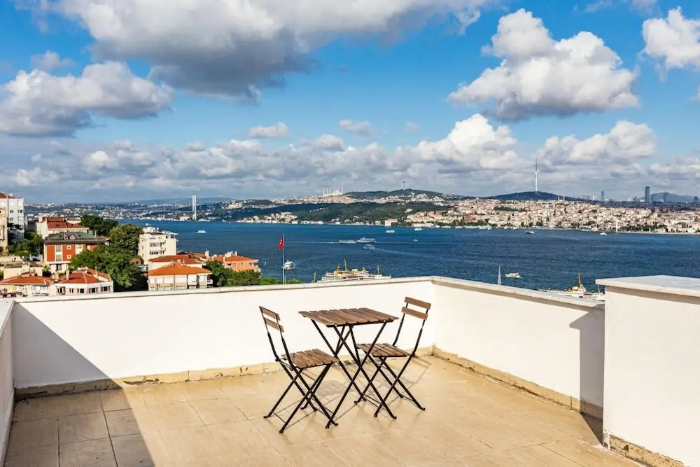 Стамбул: Central Apartment With Bosphorus View in Cihangir
