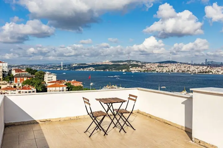 Стамбул: Central Apartment With Bosphorus View in Cihangir