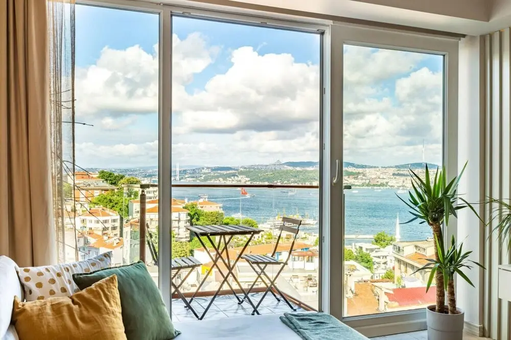 Стамбул: Central Apartment With Bosphorus View in Cihangir