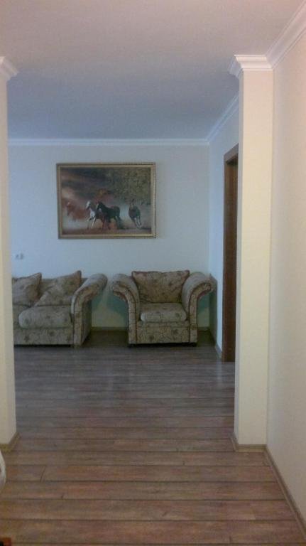 Шымкент: Apartment on Prospekt Momyshuly 25