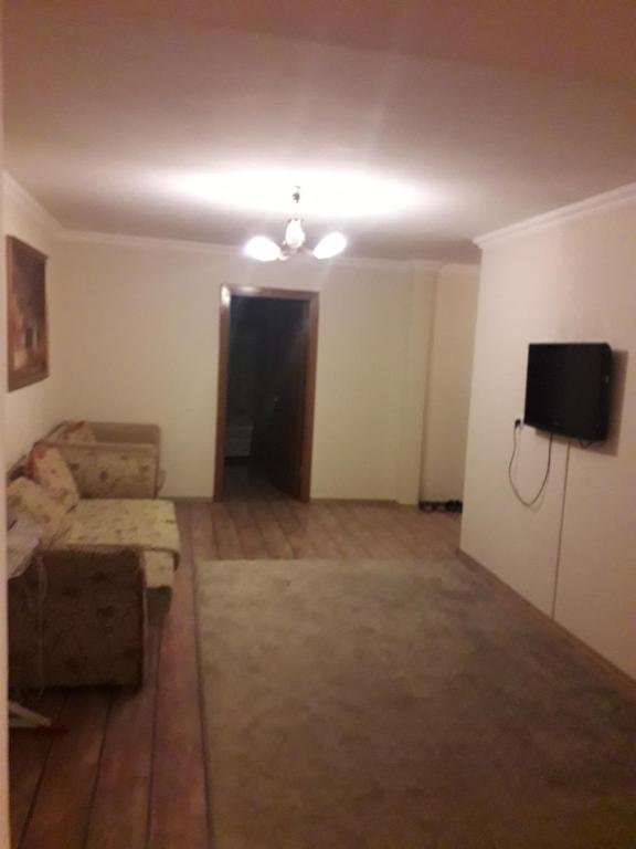 Шымкент: Apartment on Prospekt Momyshuly 25