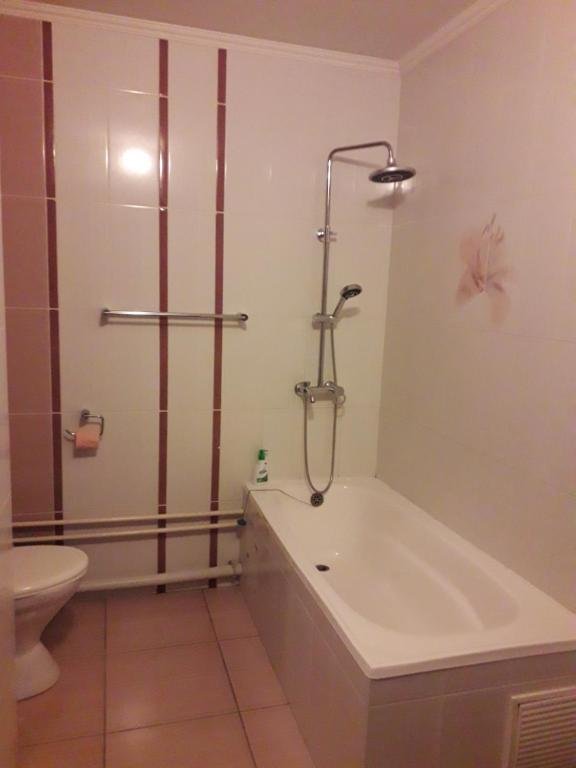 Шымкент: Apartment on Prospekt Momyshuly 25