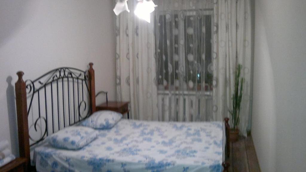 Шымкент: Apartment on Prospekt Momyshuly 25