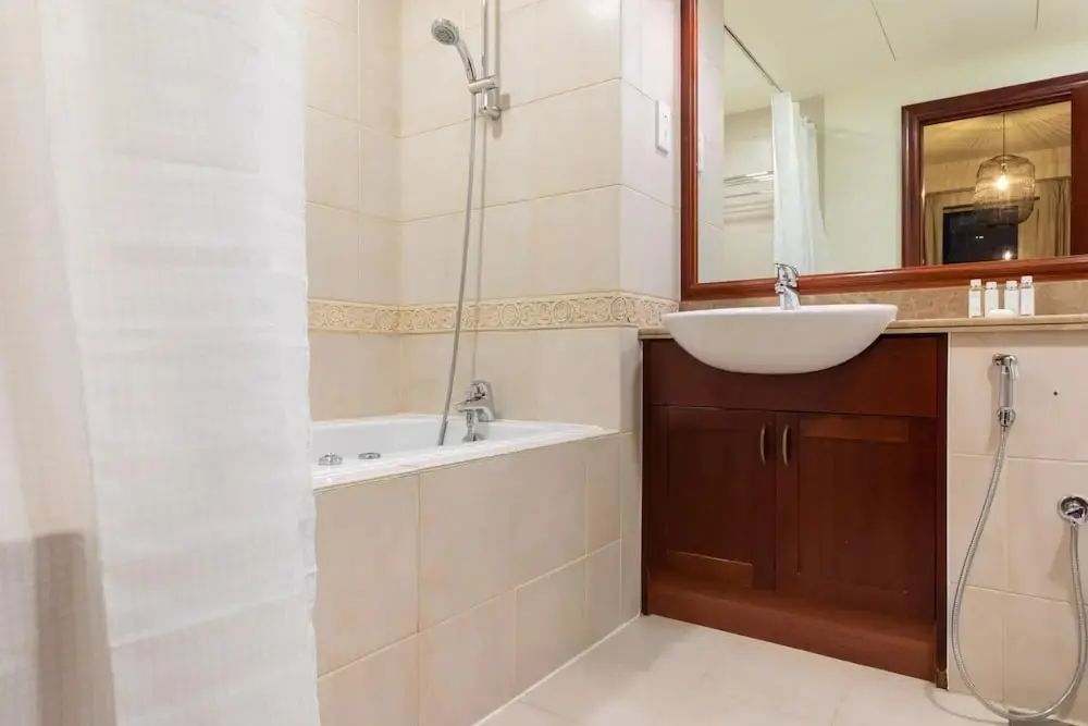 Дубай: Stunning Waterfront Apt w Marina View Next to Beach