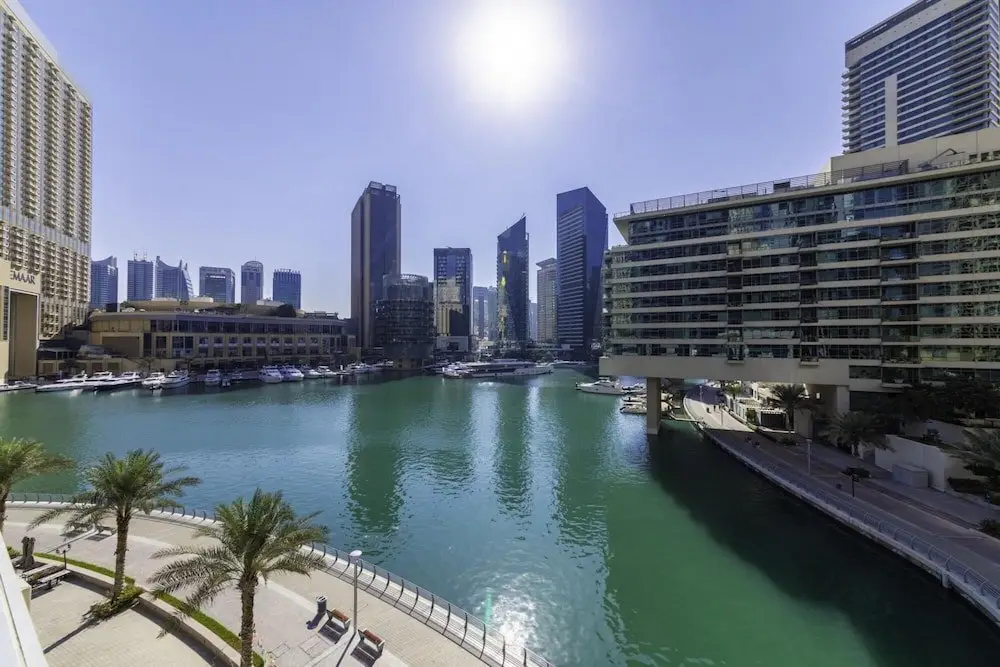 Дубай: Stunning 3-floor Villa w Kids Room Rooftop Terrace Over Dubai Marina
