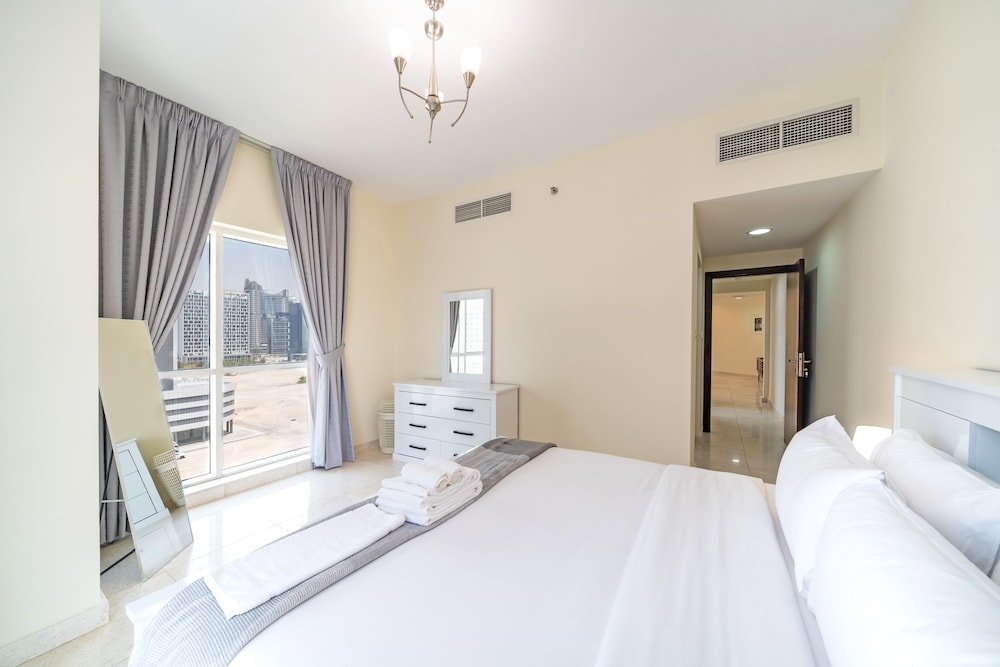 Дубай: Stunning Business Bay Apartment With Balcony