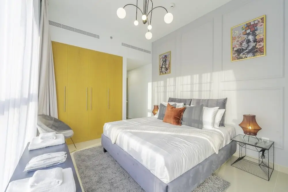 Дубай: Spacious Art Deco Apt with Burj,Canal Views