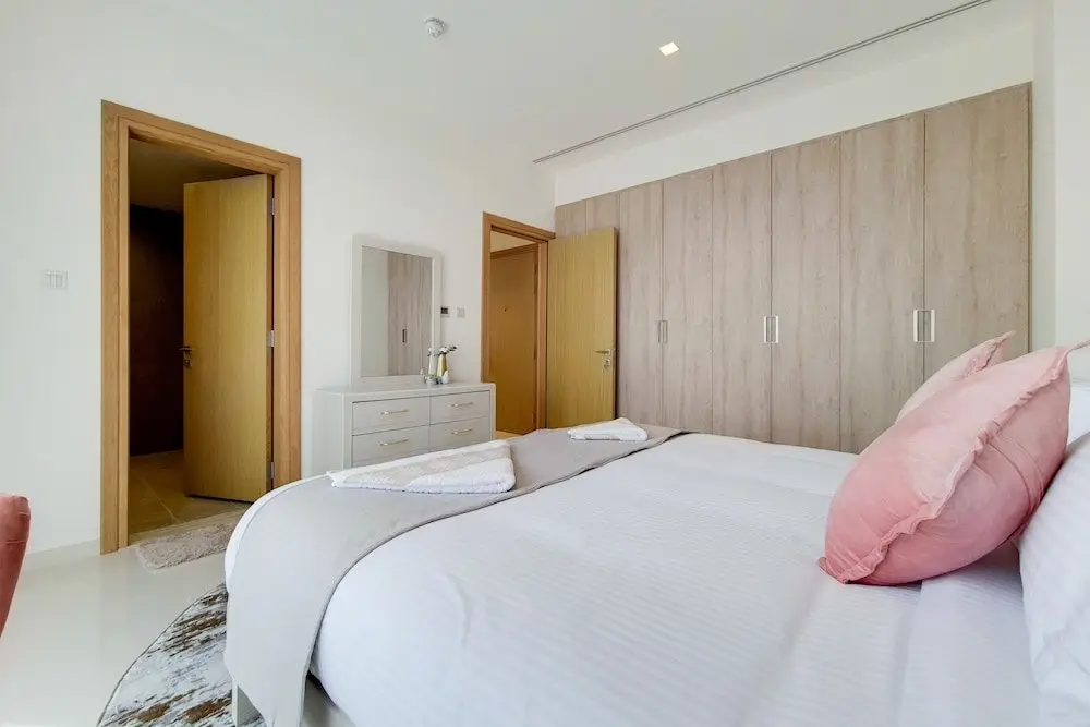 Дубай: GreenFuture - Panoramic City View From This High-Rise Chic Condo