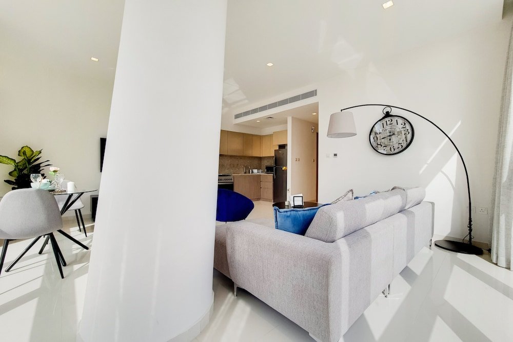 Дубай: GreenFuture - Panoramic City View From This High-Rise Chic Condo