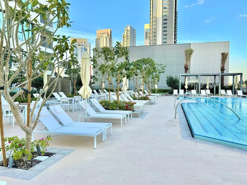 Дубай: Elegant Stay: Balcony & Stunning Dubai Creek Views