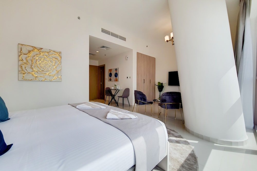 Дубай: GreenFuture - High-Rise Sleek Studio With Panoramic City Views