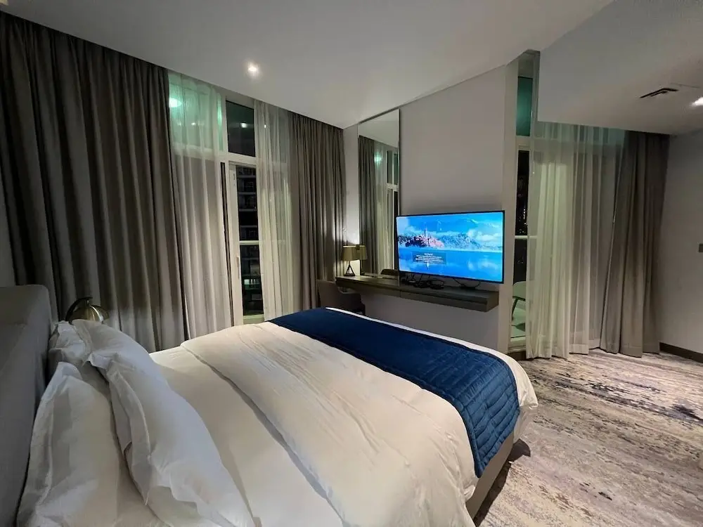 Дубай: Burj Khalifa Canal View Fully Furnished Studio At Damac Prive
