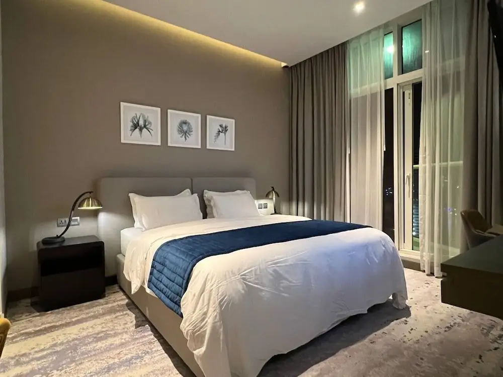 Дубай: Burj Khalifa Canal View Fully Furnished Studio At Damac Prive