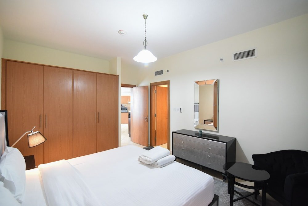 Дубай: GreenFuture - Spacious Apartment Close to Dubai Sports City