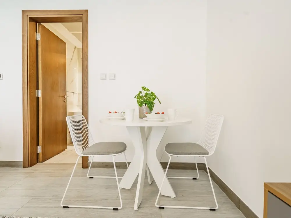 Дубай: Monty - Luxury Studio with Pool View in Vibrant Community