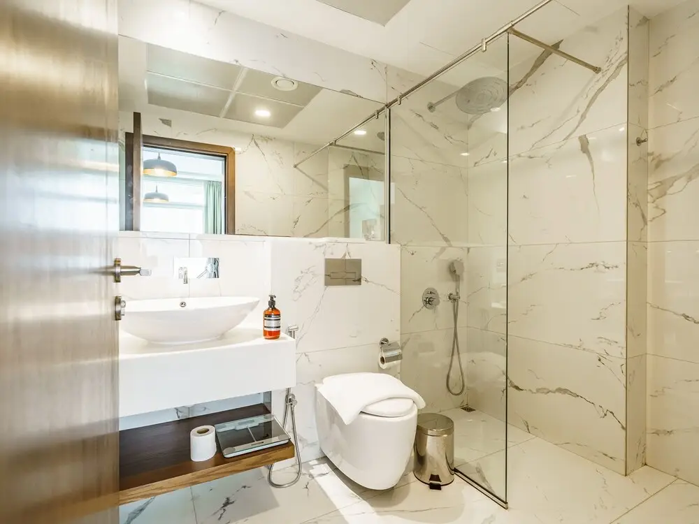 Дубай: Monty - Luxury Studio with Pool View in Vibrant Community