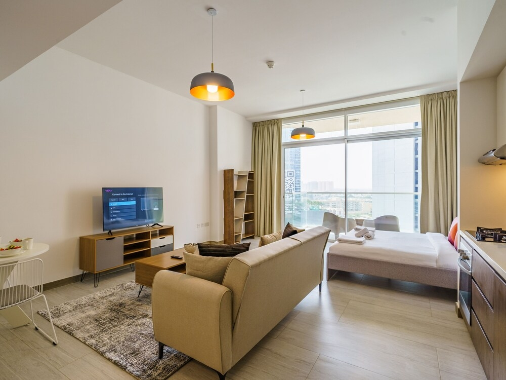 Monty - Luxury Studio with Pool View in Vibrant Community — фото 1