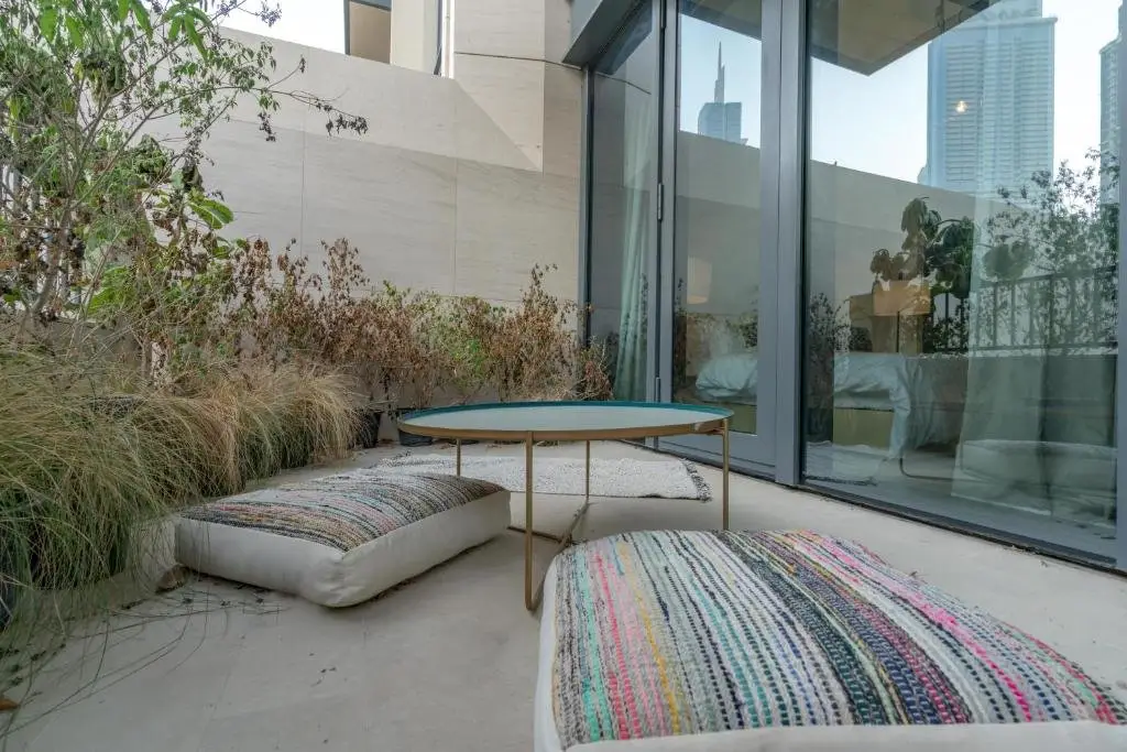 Дубай: Guests and Cohost - Luxe Apt With Huge Terrace Facing Swimming Pool