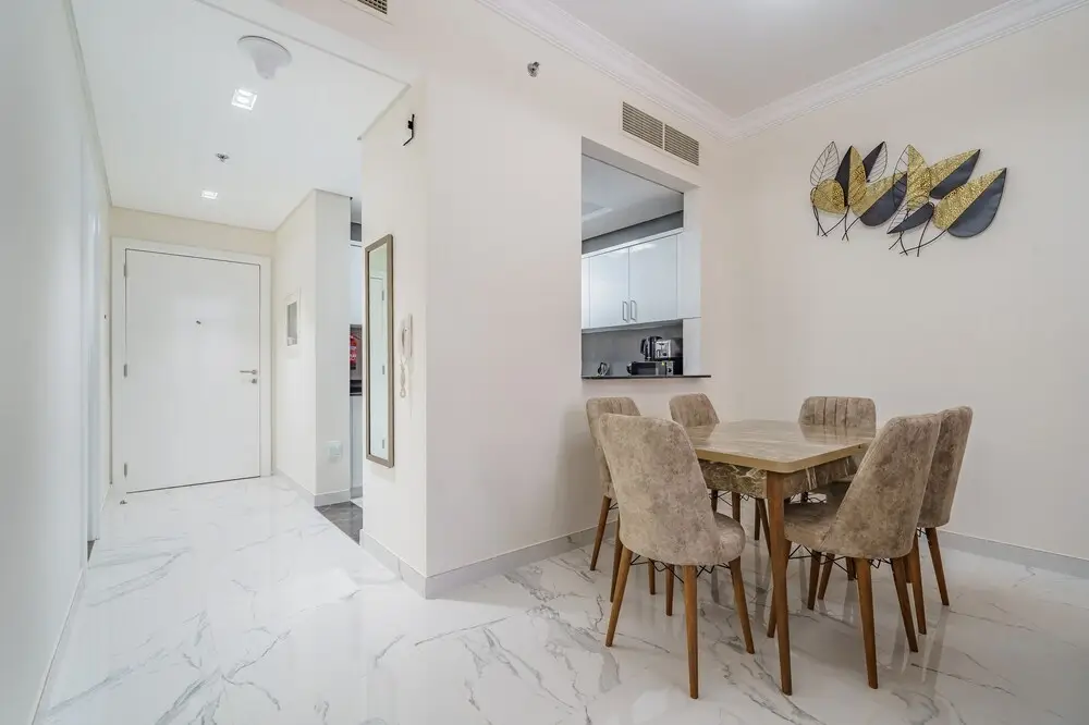 Дубай: Guests and Cohost - Timeless and Stylish Apt with Balcony in DubaiLand