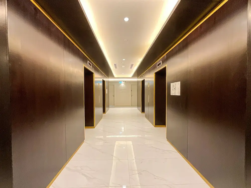 Дубай: WelHome - Evergreen Apartment Amidst Vibrant JVC With Pool