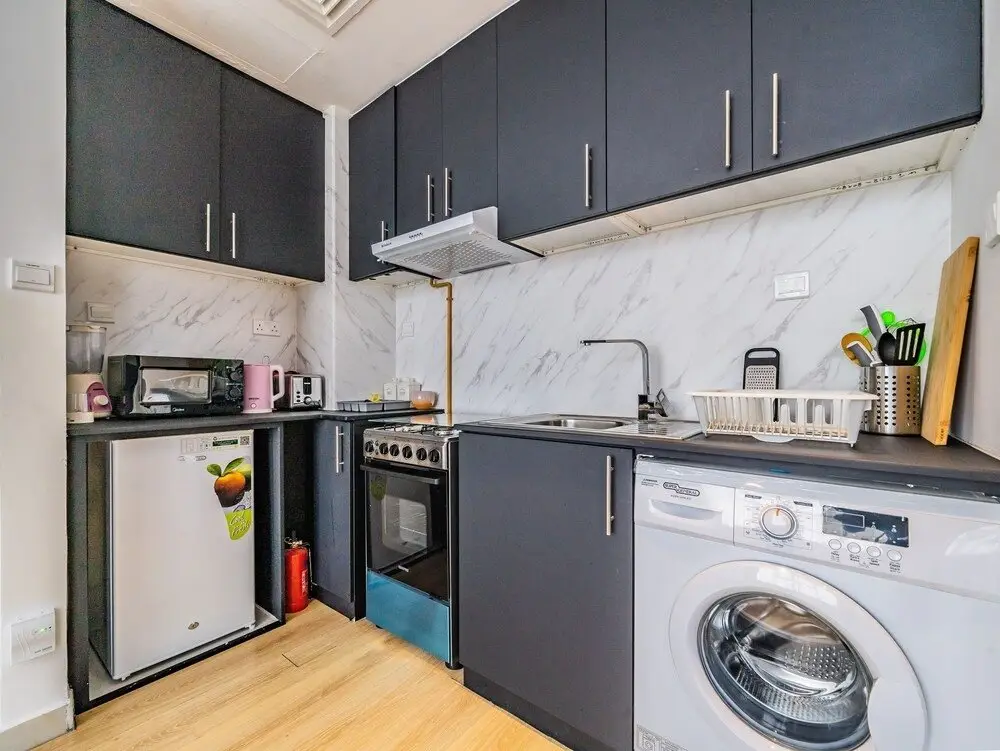 Дубай: Guests and Cohost - Stylish Studio in JVC With Top City Views