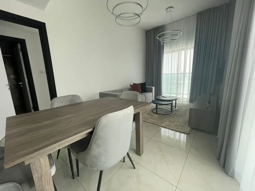 Дубай: Guests and Cohost - Relax at this Chic Apartment In The Heart of JVC