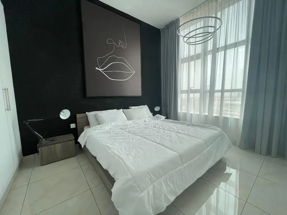 Дубай: Guests and Cohost - Relax at this Chic Apartment In The Heart of JVC