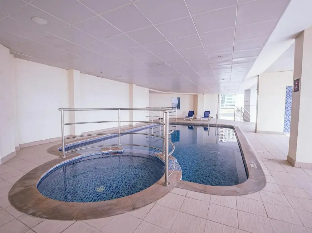 Дубай: Monty - Charming Unobstructed City Views By The Lake