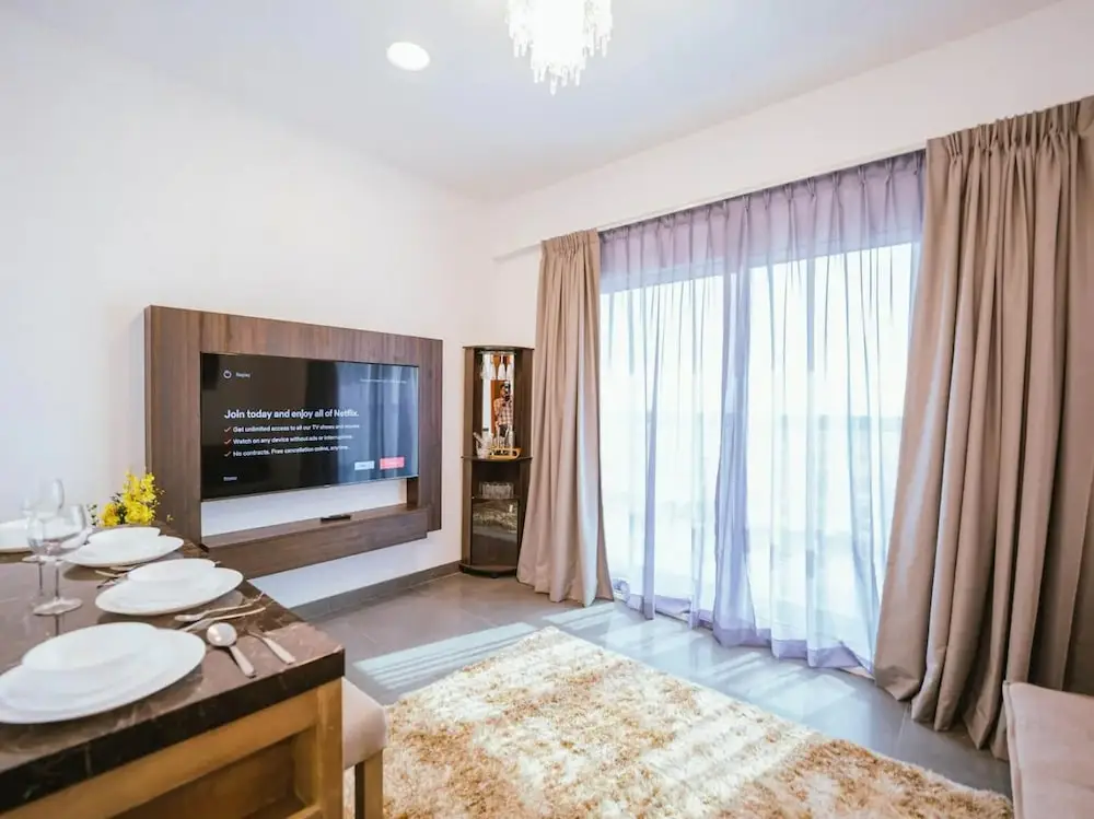 Дубай: Monty - Charming Unobstructed City Views By The Lake