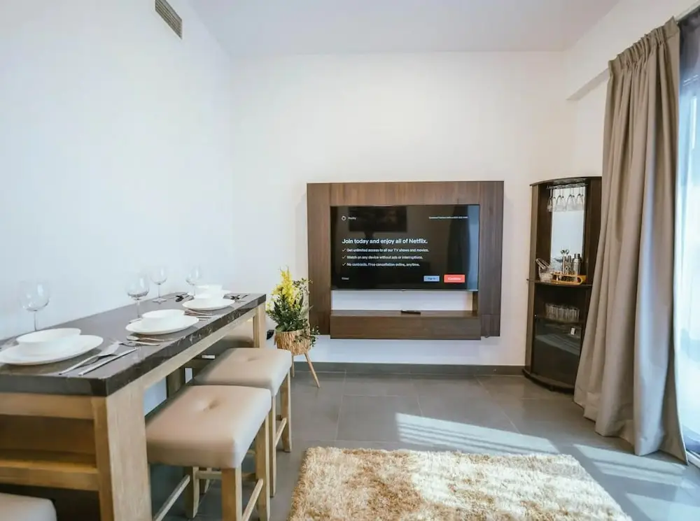 Дубай: Monty - Charming Unobstructed City Views By The Lake