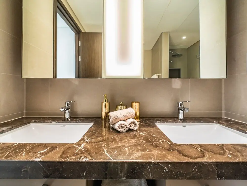 Guests and Cohost - Downtown Spacious and Elegant Condo With Balcony — фото 1