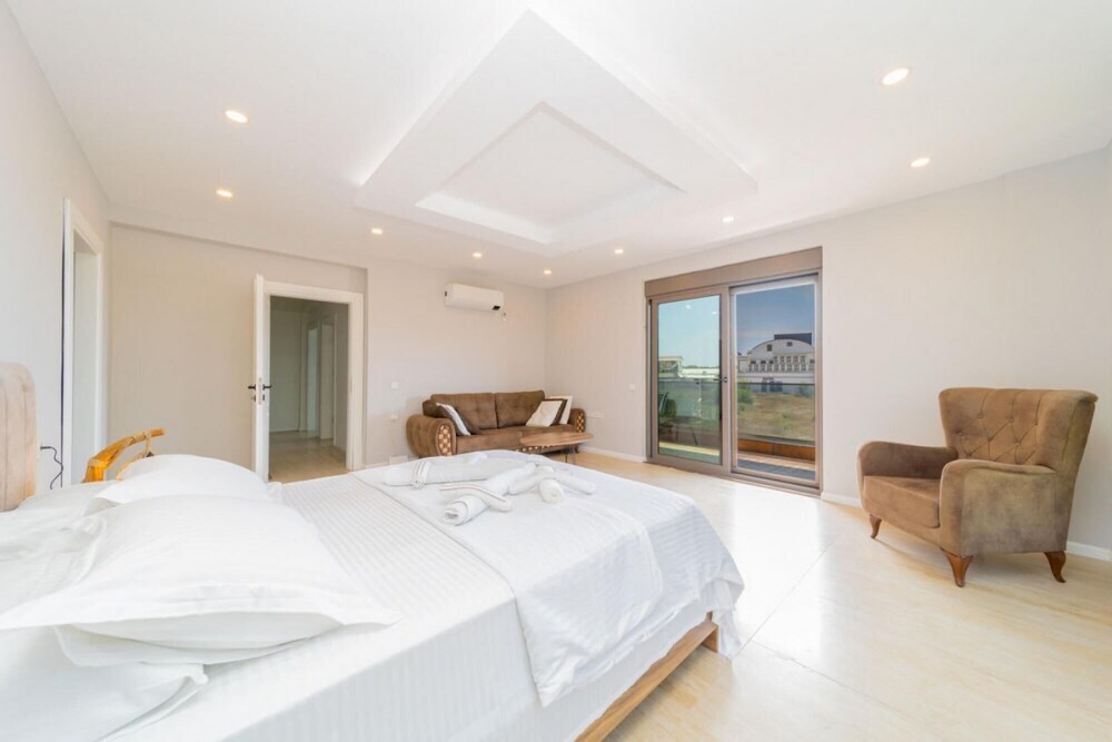 Анталья: Luxury Villa With Private Pool Close to Lara Beach