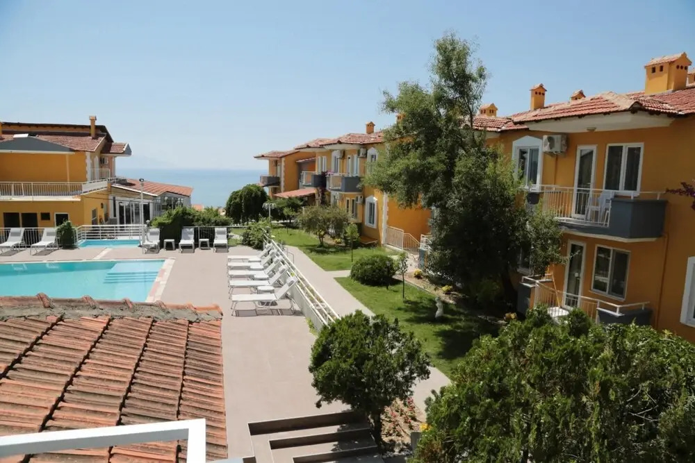 Анталья: Hotel Room With Shared Pool Near Beach in Kusadasi