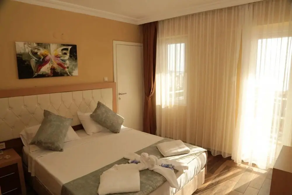 Анталья: Hotel Room With Shared Pool Near Beach in Kusadasi